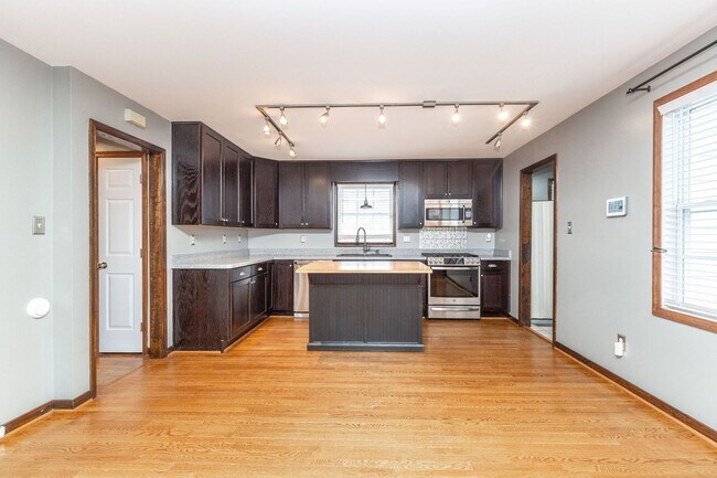 Building Photo - Serene Living in Chesterfield