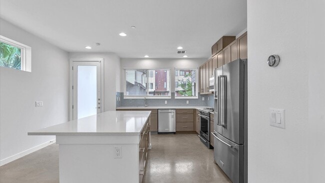 Building Photo - Prime Location Condo in the Heart of San Antonio!