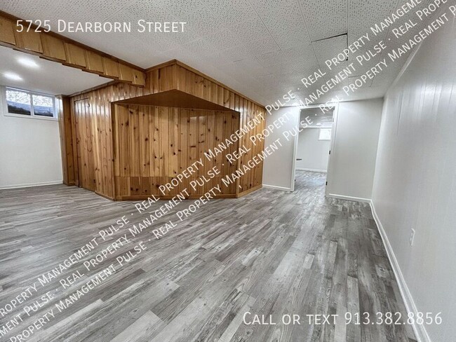 Building Photo - 3-Bed, 2-Bath Home for Rent in Coveted Mis...