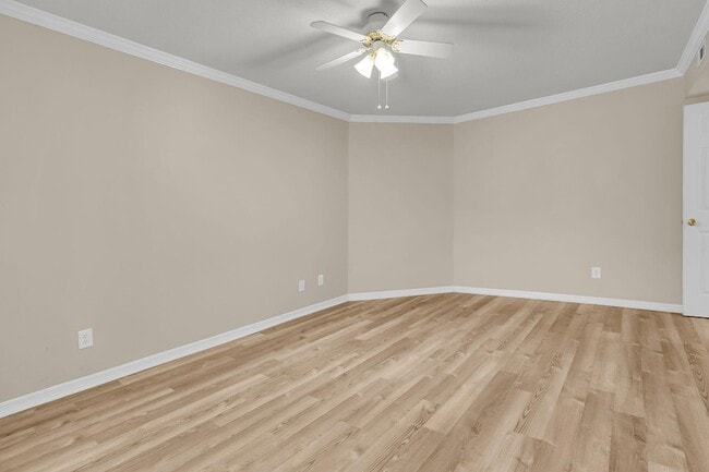 Building Photo - 1850 Montclair Dr