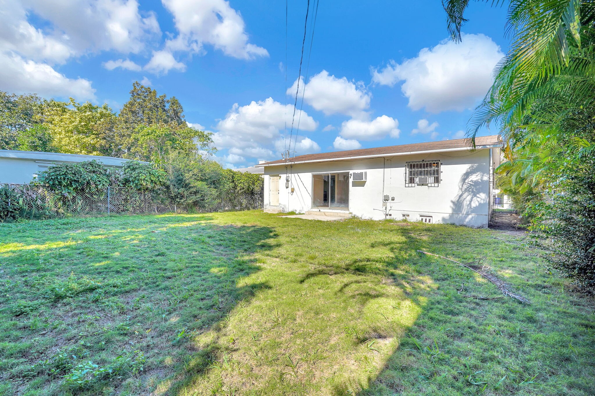 Building Photo - 135 NW 48th Ct