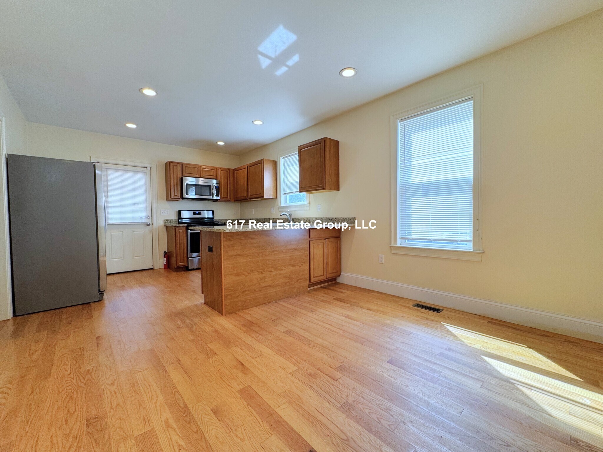 Building Photo - 35 Pratt St