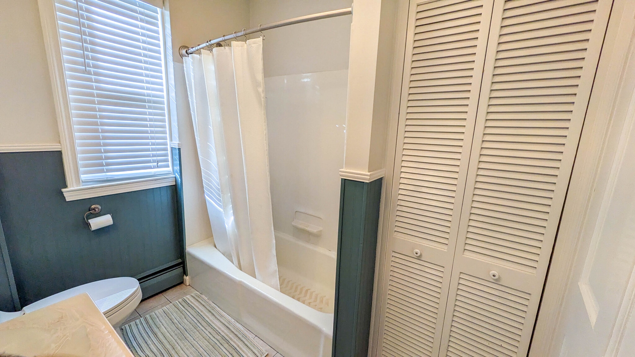 Full bathroom conveniently located off the main hallway - 37 Glover Ave