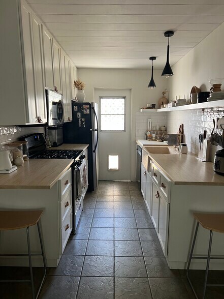 Primary Photo - 1140 Molino Ave