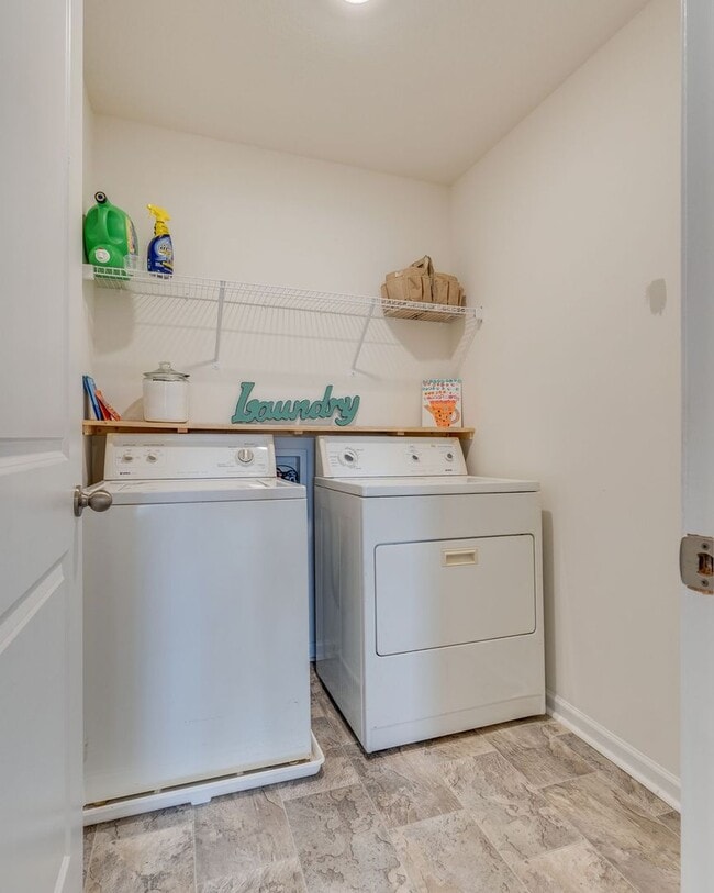 Building Photo - 4 bed/2.5 bath in Kingsport, TN