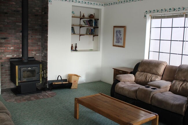 Building Photo - Riverfront 4 Bedroom Vacation Home Includes utiliities