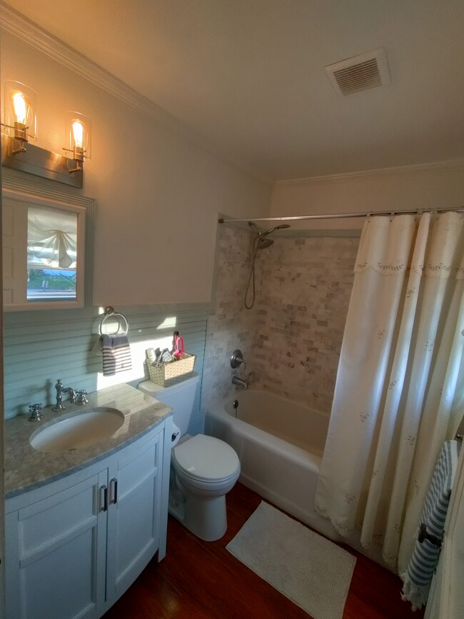 Ensuite bath - 403 E 53rd St