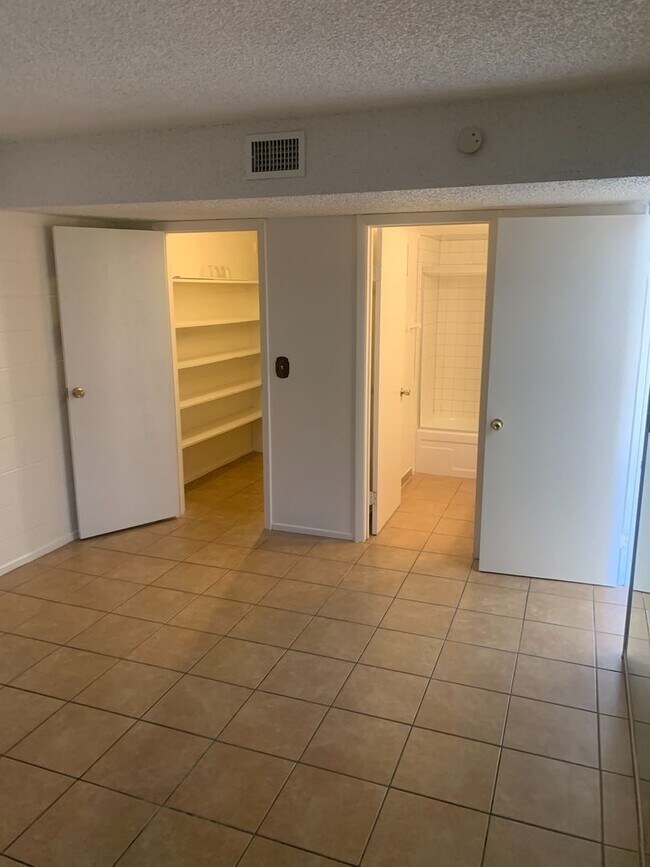 Building Photo - Affordable 1 Bedroom Condo In Central Las Vegas