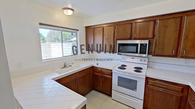 Building Photo - 1107 W Memory Ln