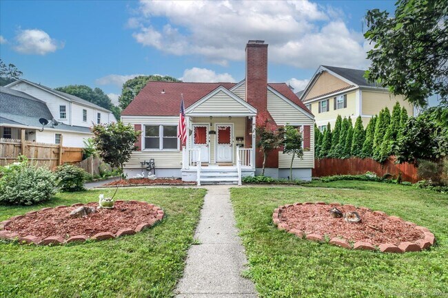 Primary Photo - 134 Osborne St