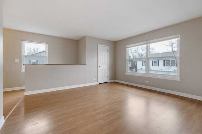 Building Photo - 817 Pahl Rd