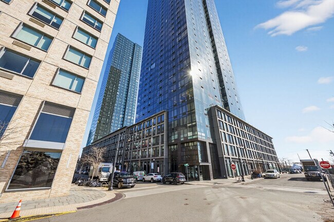 Building Photo - 33 Park View Ave