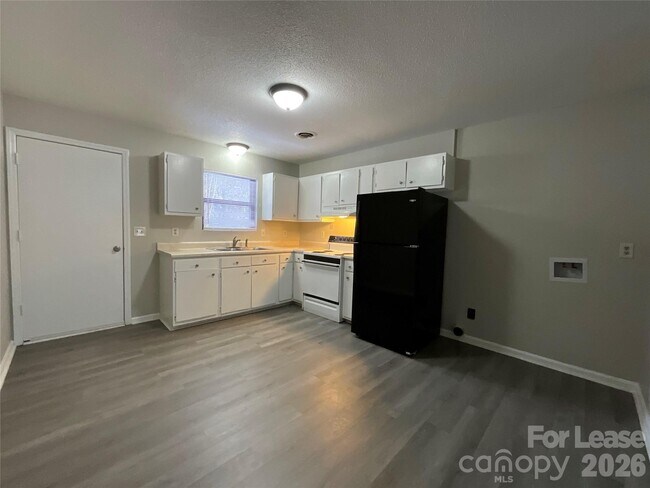 Building Photo - 201 Arthur Dr