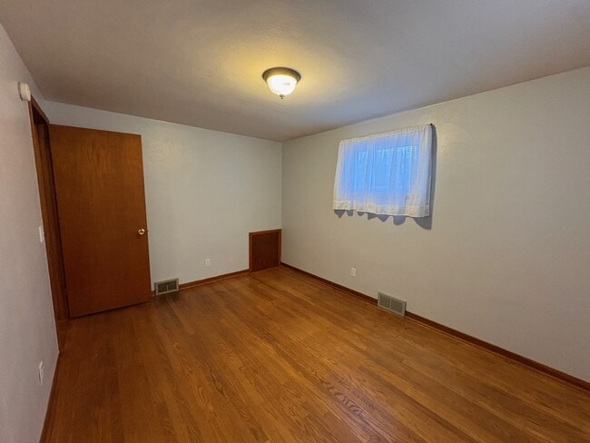 Building Photo - 1115 Lake St