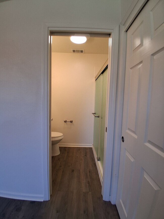 Building Photo - 3016 Lake Park Ct