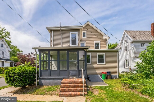 Building Photo - 128 W Broad St