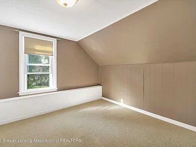 Building Photo - Move-In Ready 3 Bed, 2 Bath in Lansing (Section 8 Approved)