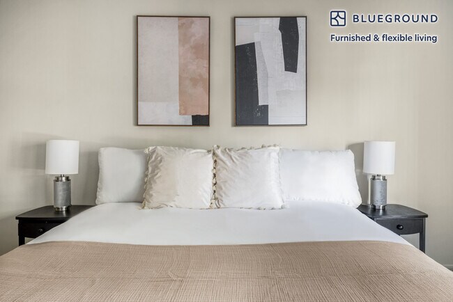 Building Photo - 1560 Sand Hill Rd