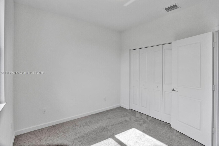 Building Photo - 252 SW 159th Ter