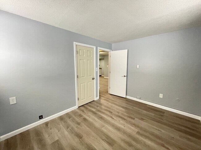 Building Photo - 181 Loudon Rd