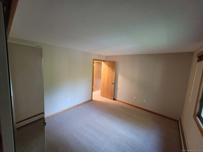 Building Photo - 60 Rambling Brook Ln