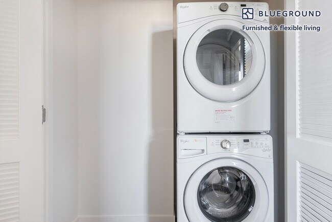 Building Photo - 261 El Camino Real