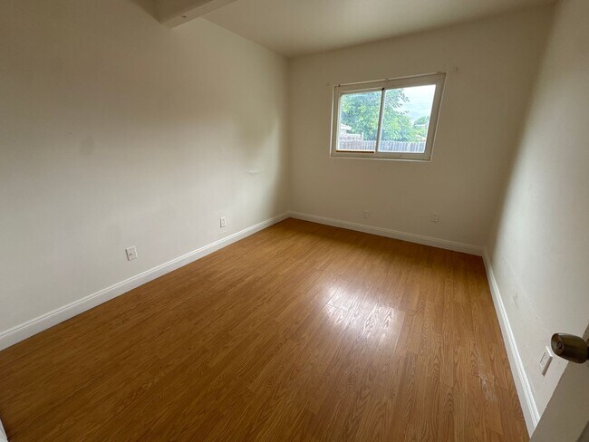 Building Photo - AVAILABLE! OPEN HOUSE FRIDAY 6/12/26 from 3:00-4:30 PM