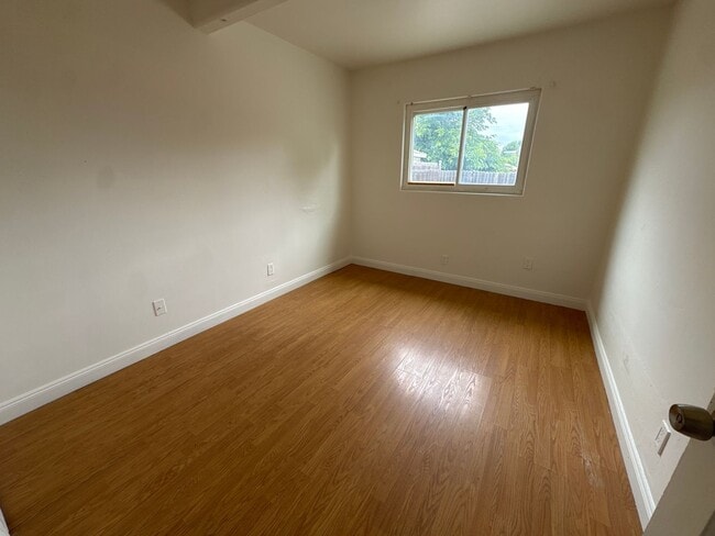 Building Photo - AVAILABLE! OPEN HOUSE SUNDAY 4:30-6:00 PM