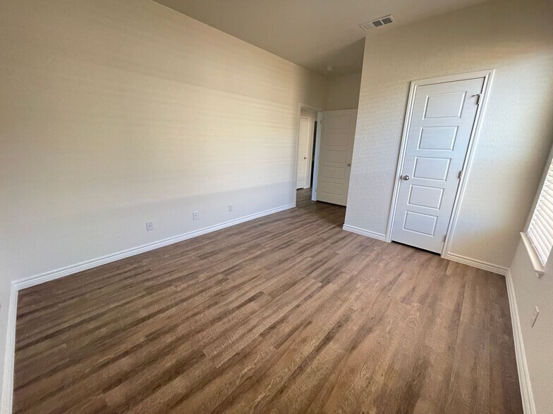 Building Photo - 1107 Carlsberg Dr