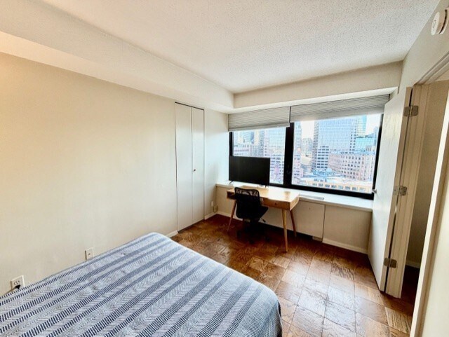 Building Photo - 65 E India Row