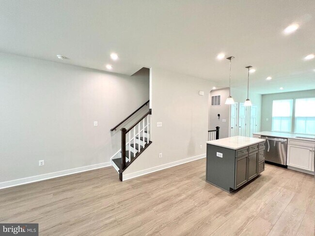 Building Photo - 4322 Ellipse Ter
