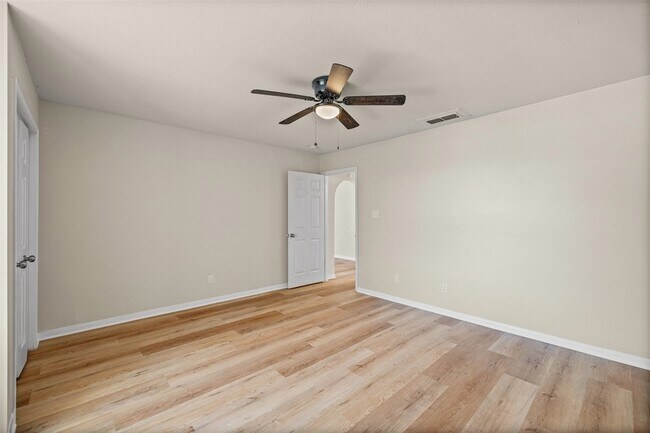 Building Photo - 201 Gail Dr