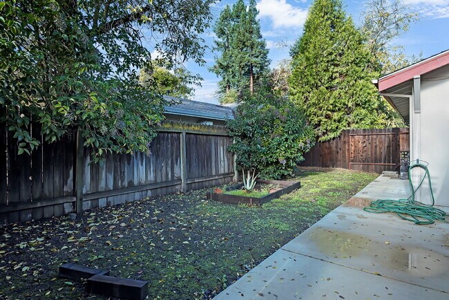 Building Photo - Fall Rental - Comfortable 3-Bedroom Home for Rent in Central Davis