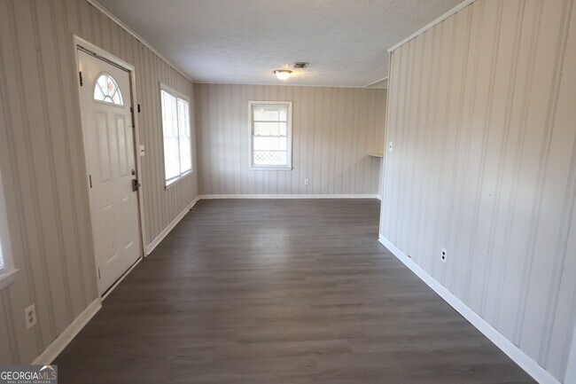 Building Photo - 351 Brook St