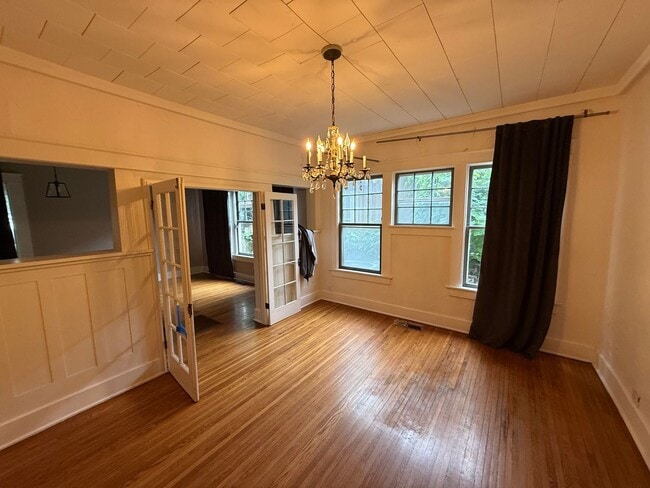 Building Photo - Charming For Lease Opportunity in Historic Carlton Place!