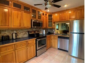 Building Photo - 3453 Carambola Cir S
