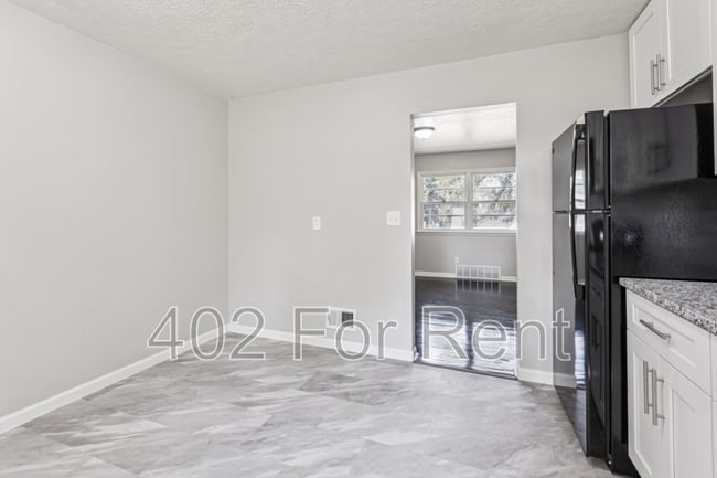 Building Photo - 3821 Saratoga St