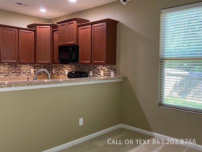 Building Photo - 145 Farm Quarters Dr