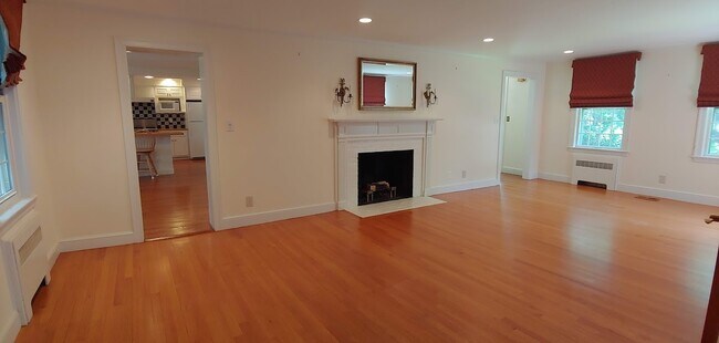 Building Photo - ***Please Respond Directly to the Online Listing, Calls May Not Be Returned***