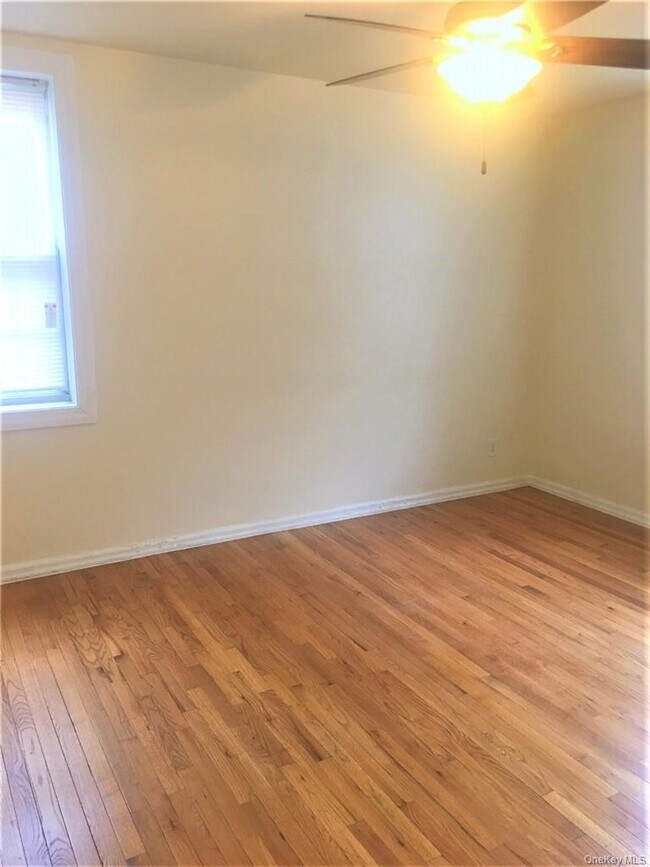 Building Photo - 770 Bronx River Rd