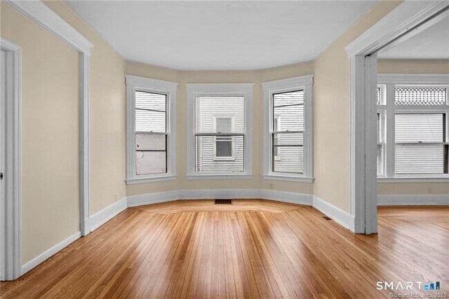 Building Photo - 167 Norton St