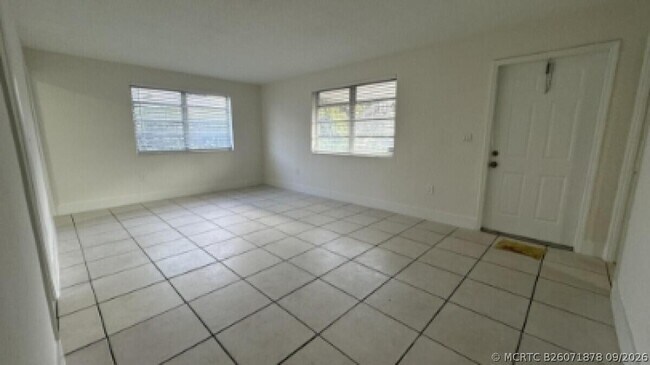Building Photo - 842 S 63rd Ave