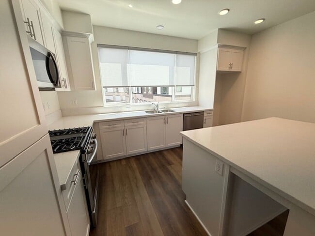 Building Photo - BEAUTIFUL BRAND NEW TOWNHOME IN STANTON FOR LEASE