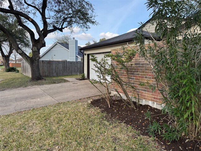 Building Photo - 9107 Ketchwood Dr