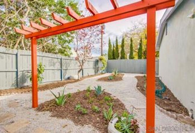 Building Photo - 3BR 2BA house for rent in prime Clairemont  location