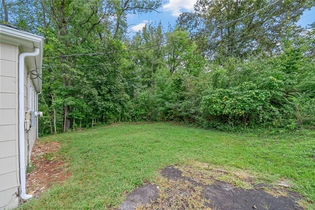 Building Photo - 2 Bedroom Home For Rent Near APSU!