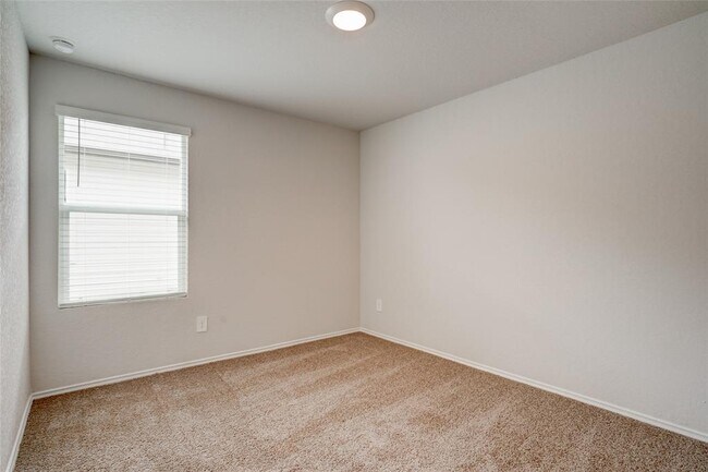 Building Photo - 121 Roanwood Dr