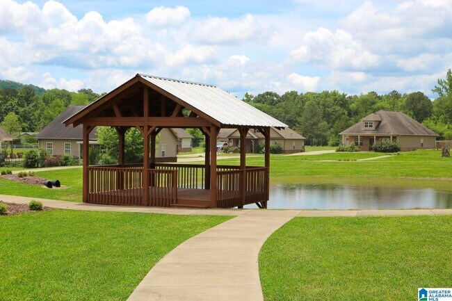 Building Photo - 525 Clover Cir