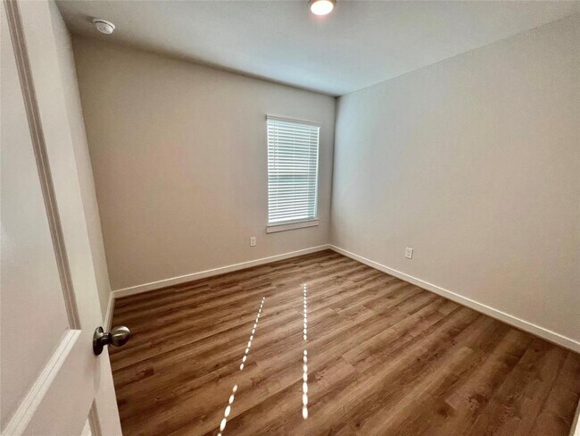 Building Photo - 7534 Coral Ter Dr