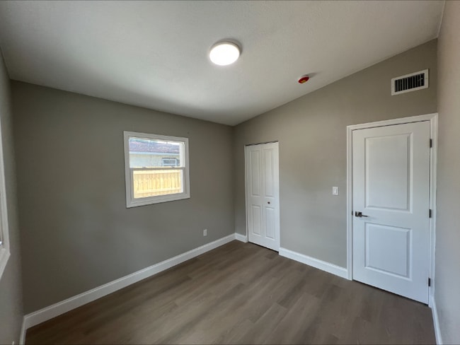 Building Photo - 3235 Oakley Ave S